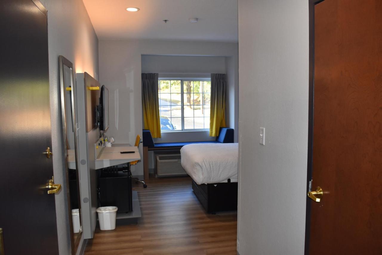 Microtel Inn & Suites By Wyndham Stockbridge/Atlanta I-75 Bagian luar foto