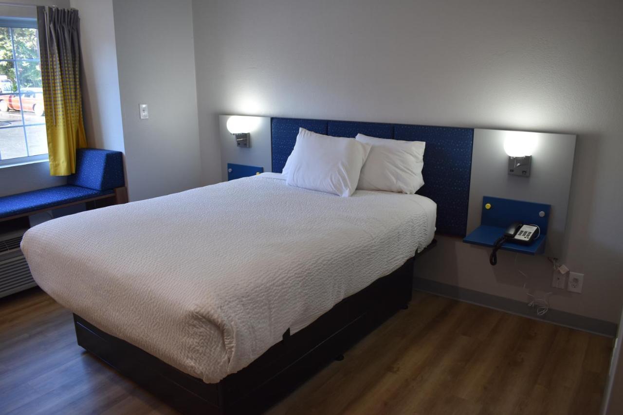 Microtel Inn & Suites By Wyndham Stockbridge/Atlanta I-75 Bagian luar foto