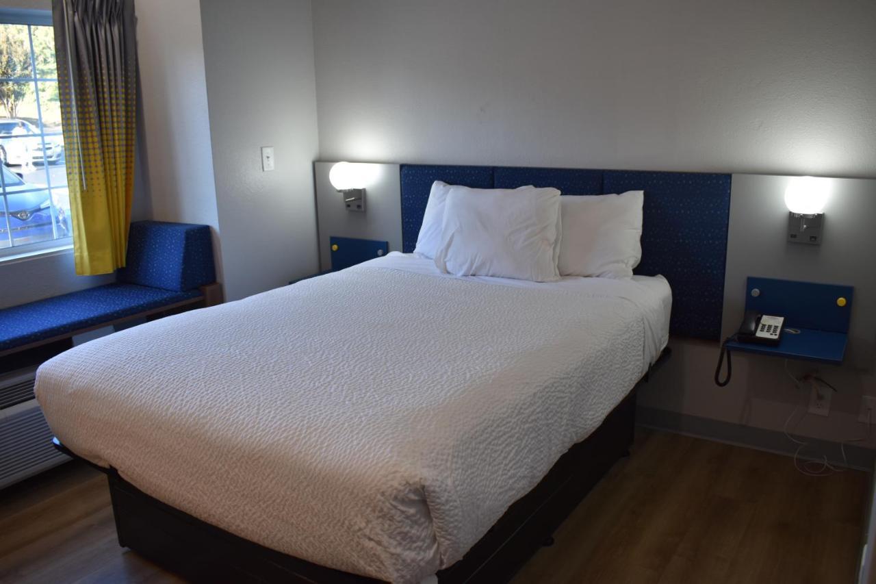 Microtel Inn & Suites By Wyndham Stockbridge/Atlanta I-75 Bagian luar foto