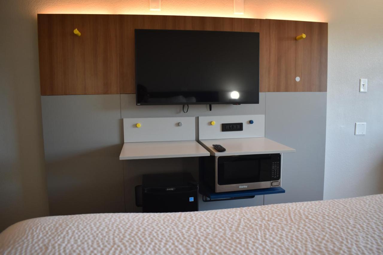 Microtel Inn & Suites By Wyndham Stockbridge/Atlanta I-75 Bagian luar foto