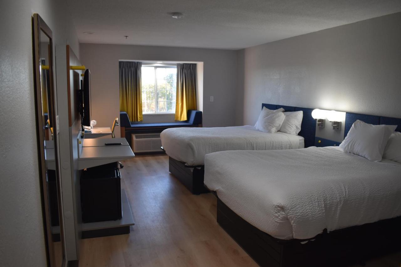 Microtel Inn & Suites By Wyndham Stockbridge/Atlanta I-75 Bagian luar foto